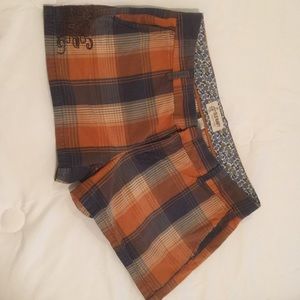 Adorable Old Navy plaid shorts 8